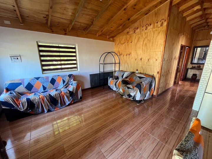 Casa Familiar Con Acceso A Gran Piscina Y Espacios - Quillón