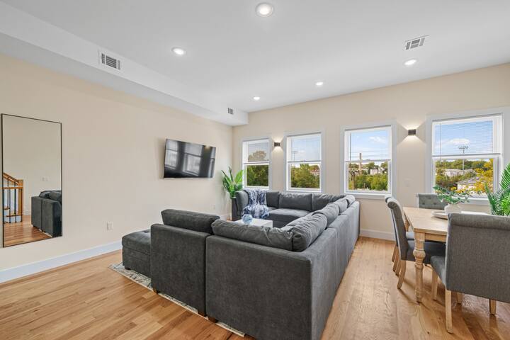 Sky High Retreat near NYC W/Rooftop! gallery image 5