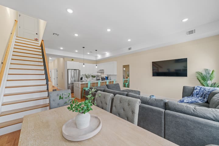 Sky High Retreat near NYC W/Rooftop! gallery image 4