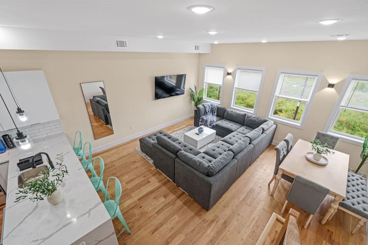 Sky High Retreat near NYC W/Rooftop! gallery image 2