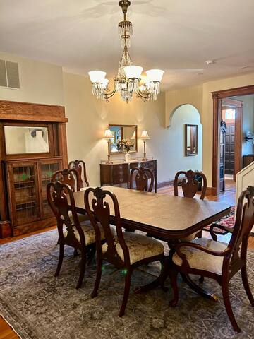 NEW Stately Capitol Hill Townhouse gallery image 5
