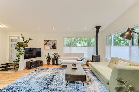 Top performing Airbnb: Bright 2 BR/1 BA Home Walk to Downtown & CU in Central Boulder