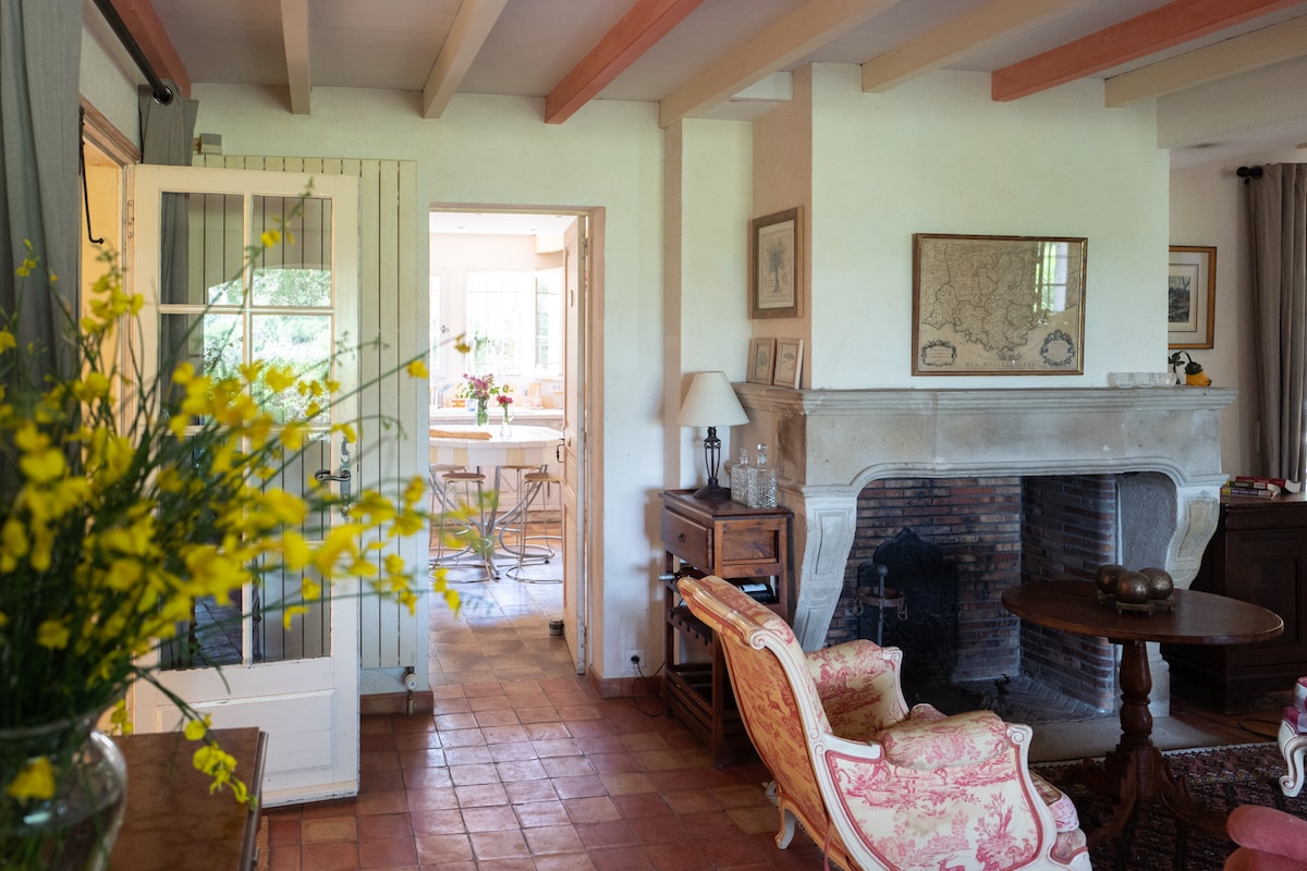 Popular Airbnb listing: Lavande, Les Olivettes, apartment with pool in Lourmarin