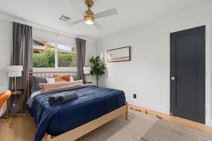 在这间装饰精美的客房里，您可以安然入睡。