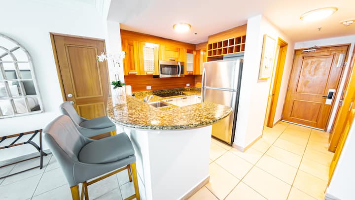 Waterfront Getaway Prime Location+balcony+pool - Puerto Rico
