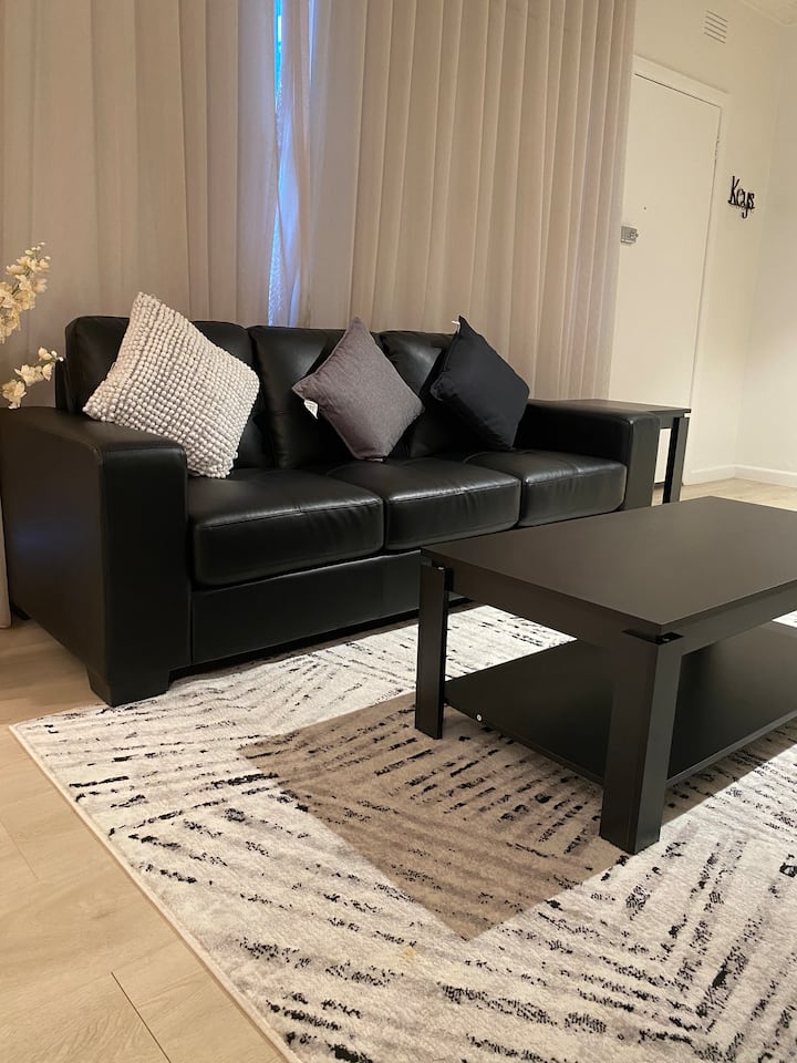 Cozy Three Bedroom In Newtown - ジーロング