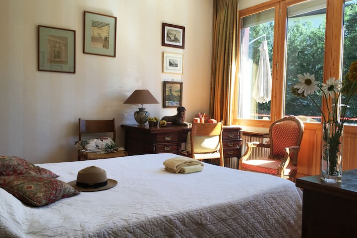 Kitanda cha chumba cha kulala 160 sakafu ya chini