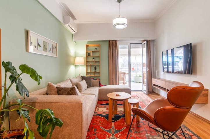 Big Terrace 2-Bedroom Apt in Athens
