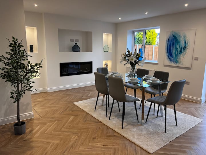 5br For 9 Big Parking Close To Train Station - 欣克利
