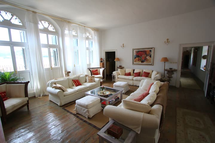 Palazzo Kut, Vis - Vis