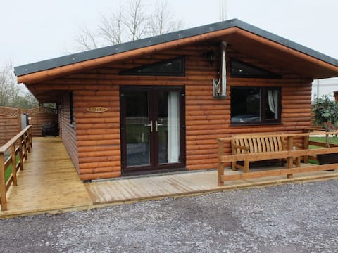 The Roe 6 Berth Log Cabin With Hot Tub