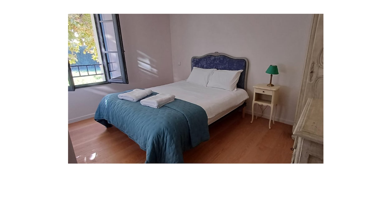 ห้องวิวสระว่ายน้ำเครื่องนอนเอ็มม่า