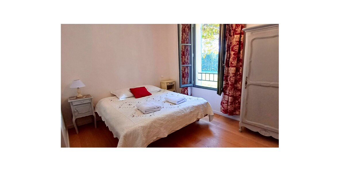 ห้องนอน 2 ห้องพร้อมพื้นที่นอนขนาด 160x190 พร้อมห้องน้ำ