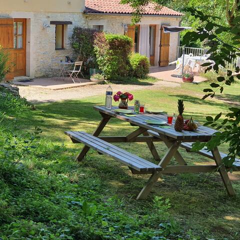 9-person accommodation with pool
