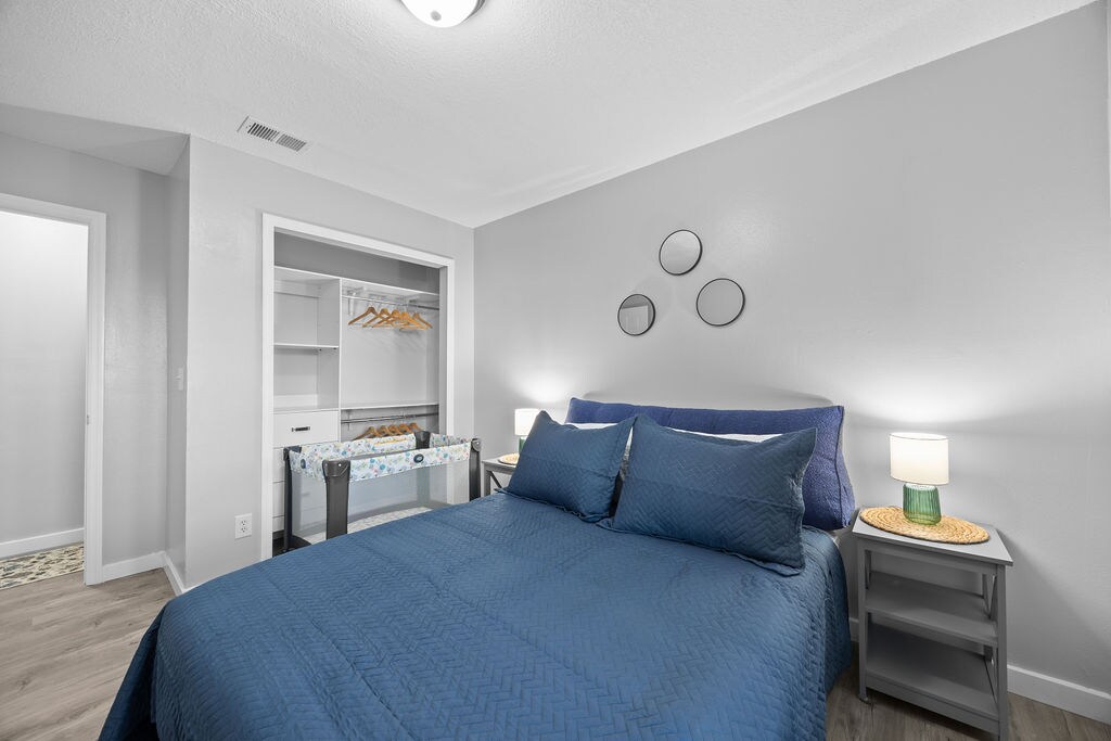 Კარადაების სისტემა ყველა ნივთისთვის
Პაკეტი ხელმისაწვდომია სპექტაკლი