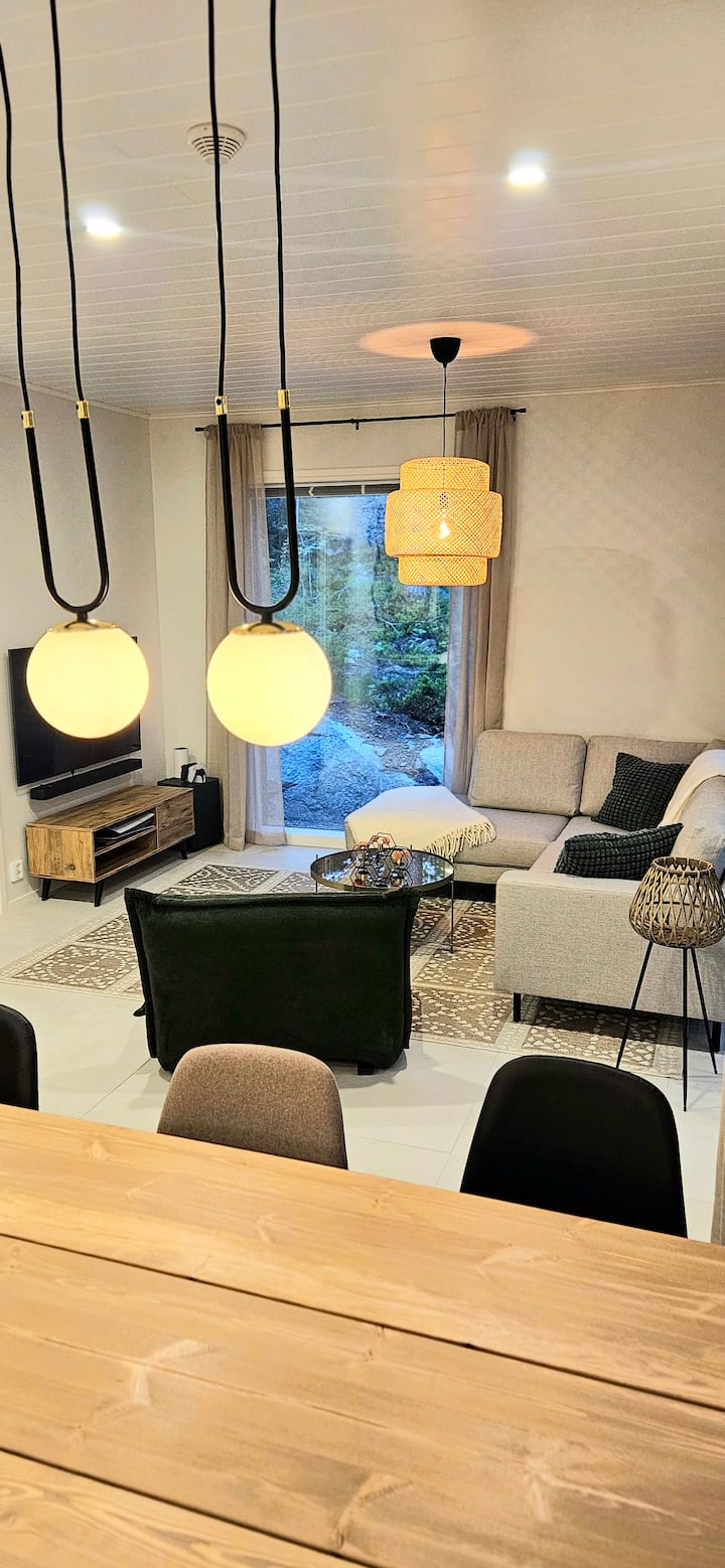 Huippumökki Himos 8+2, Poreallas, Auton Lataus - Jyväskylä