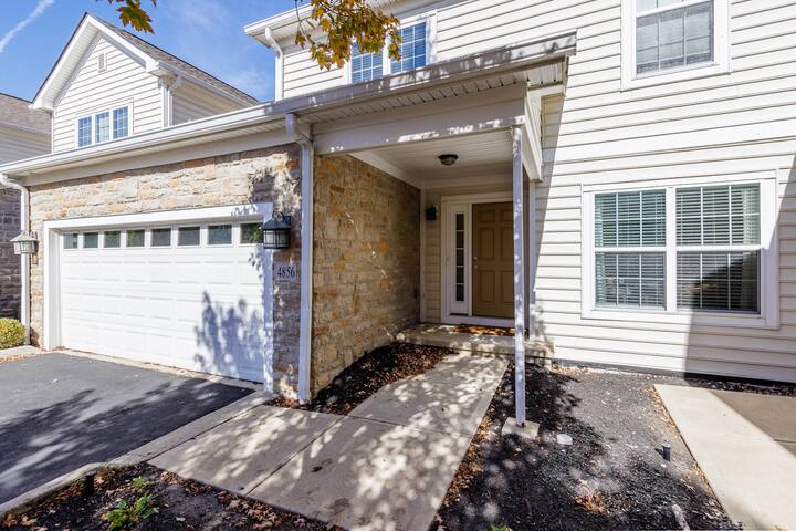 Tuttle Rose gallery image 2