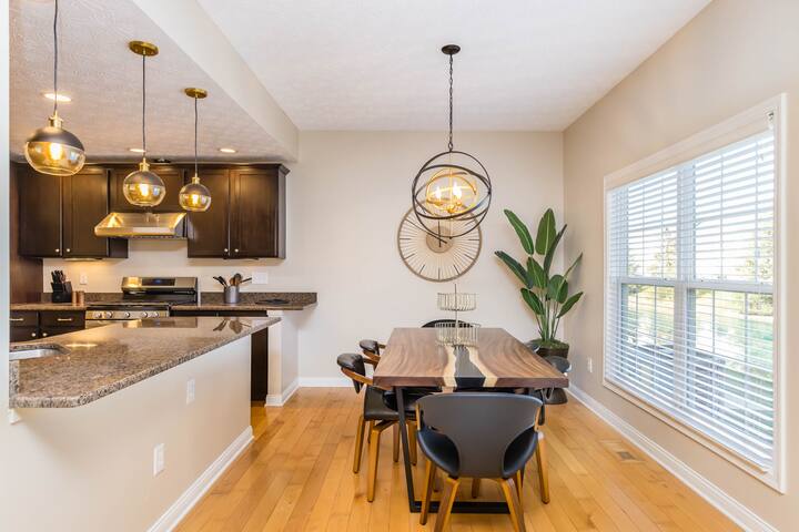 Tuttle Rose gallery image 3