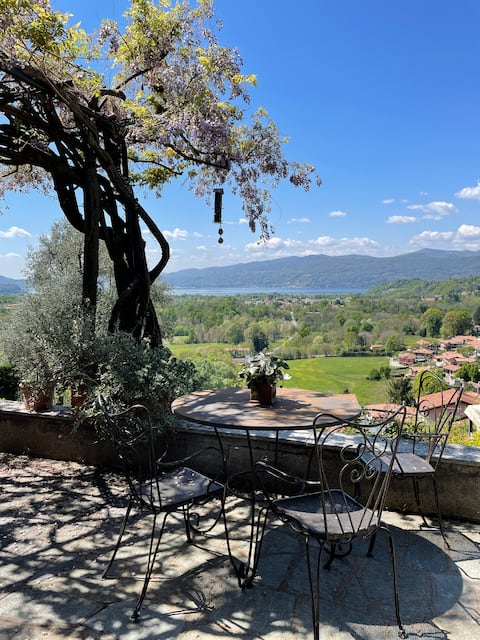 Beautiful family home with stunning view on Lake