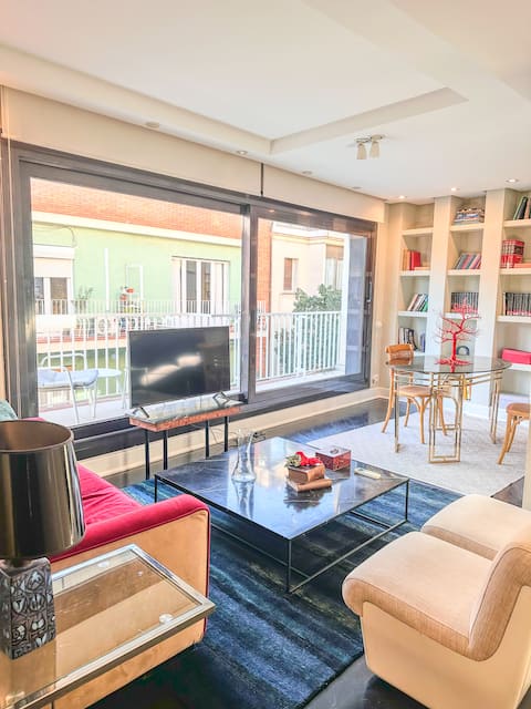 Propiedad de Airbnb exitosa: Elegant with a terrace and exclusive. Elegant with a terrace. en Sant Gervasi Galvany