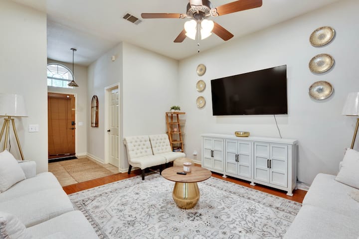 Relaxing, Pet-friendly Oasis With Private Yard - Kyle, TX