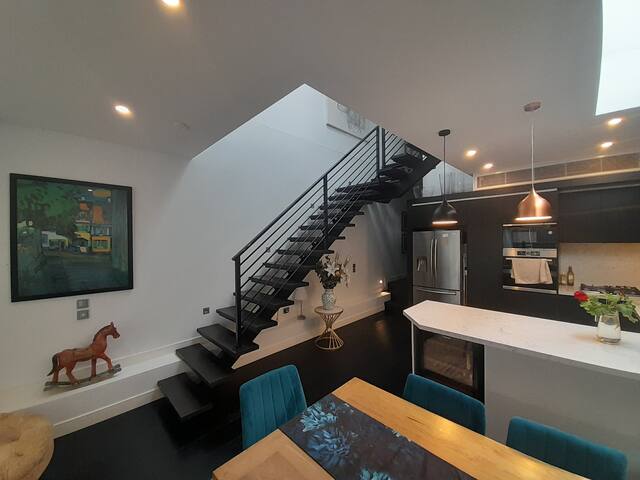 Architecturally Designed House. gallery image 5