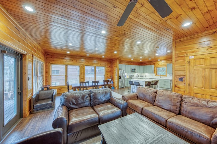 Luxury Mountain Cabin - Stunning Views - Gatlinburg