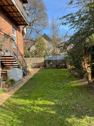 Grand 8-room apartment with private garden gallery image 4