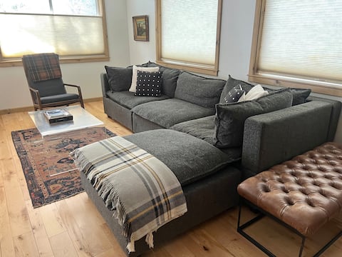 Successful Airbnb property: Updated & Stylish in South Lake Tahoe in South Lake Tahoe