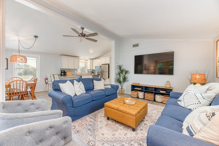 Stylish Beachside Cottage - New Hot Tub! - Avon, NC