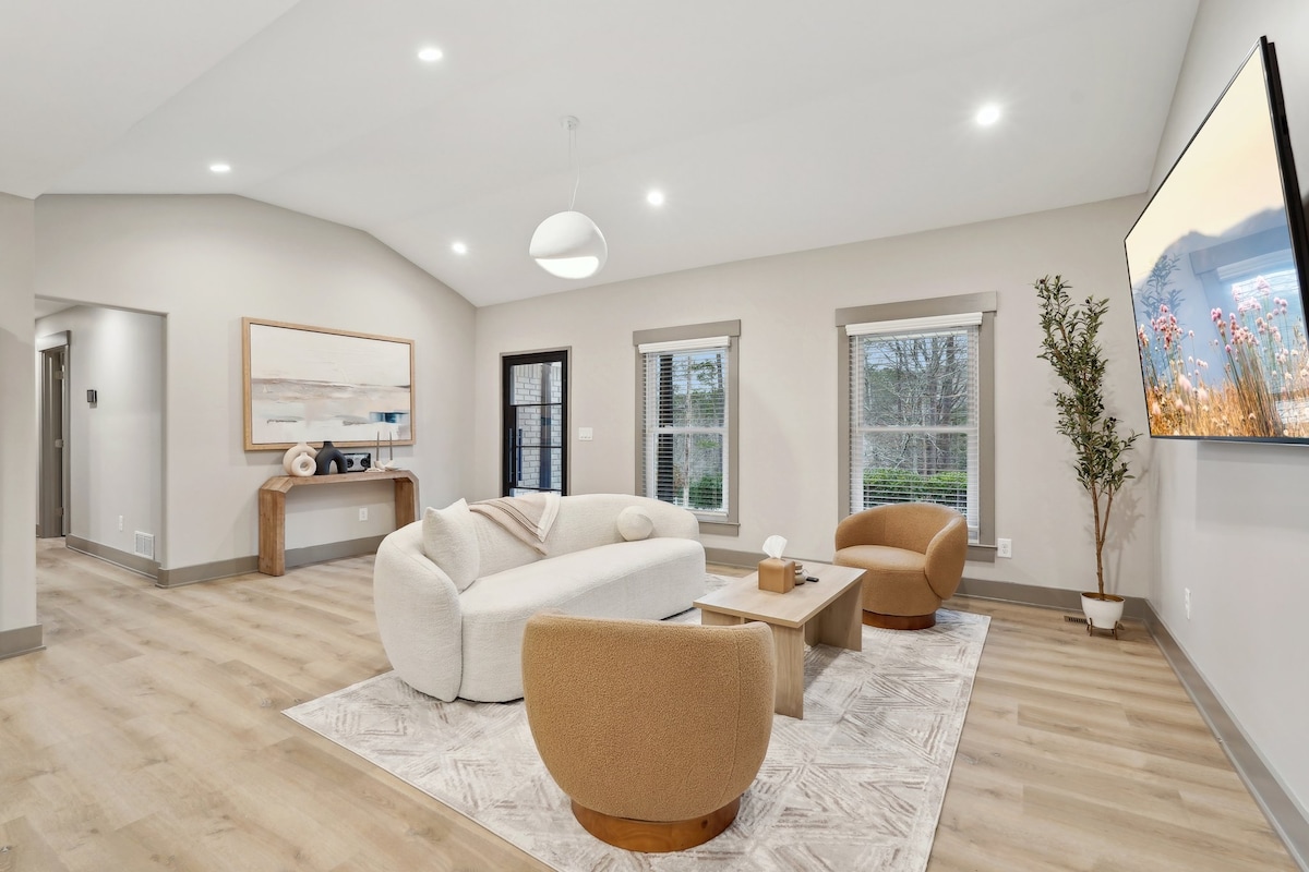 Popular Airbnb listing: Spacious 4BR Retreat w/ Comfort! in Smyrna