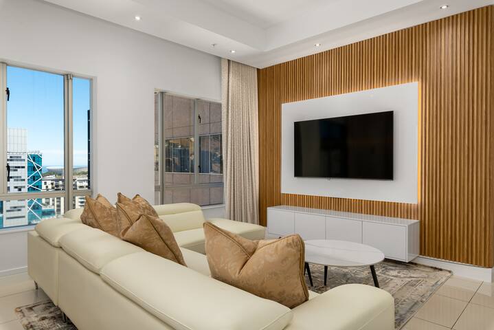Luxe City Apartment With Mountain Views | Pool gallery image 2