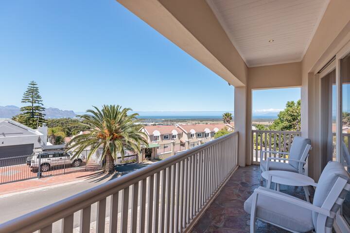 Sea views at Villa Oleander gallery image 4