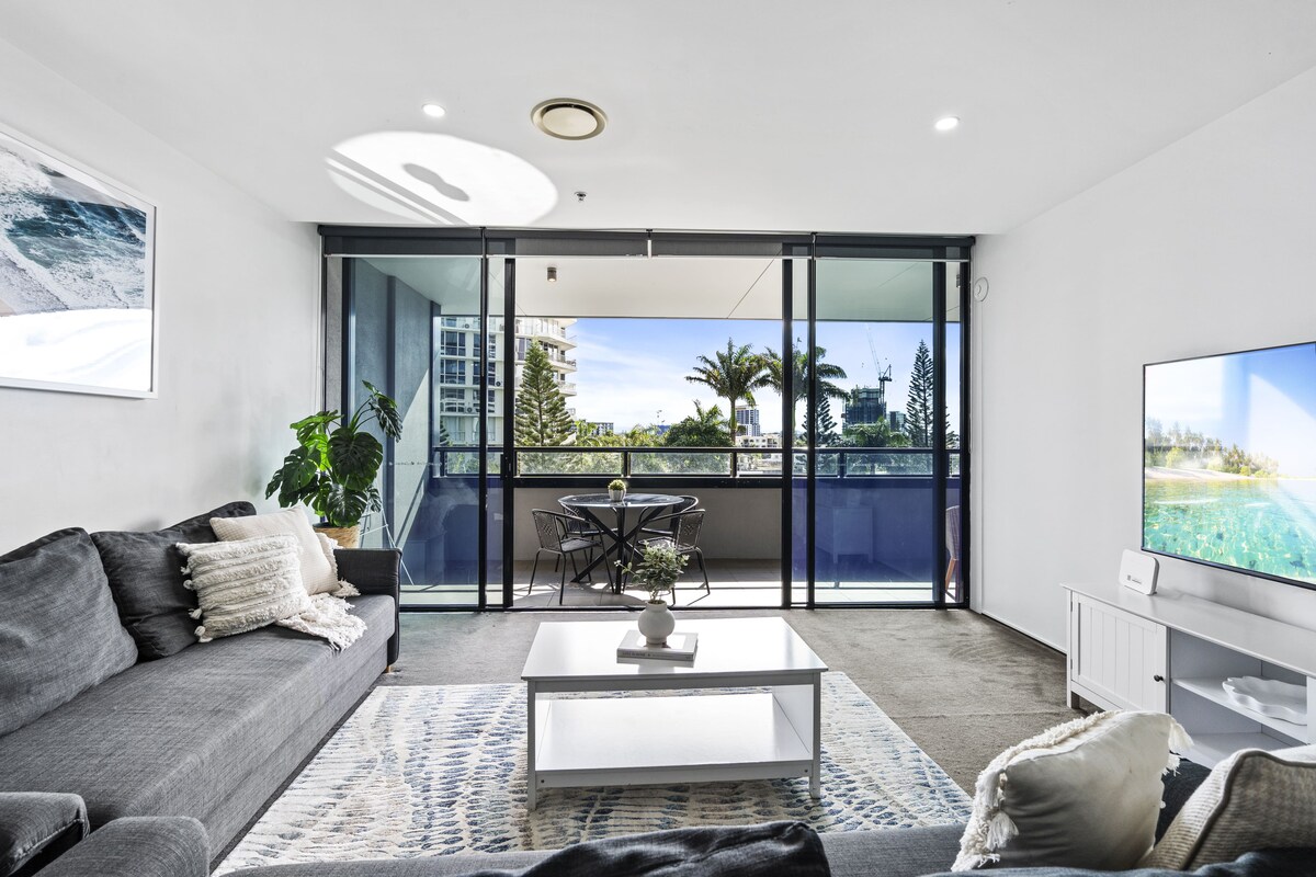 Amplia y acogedora sala de estar para que los huéspedes se relajen