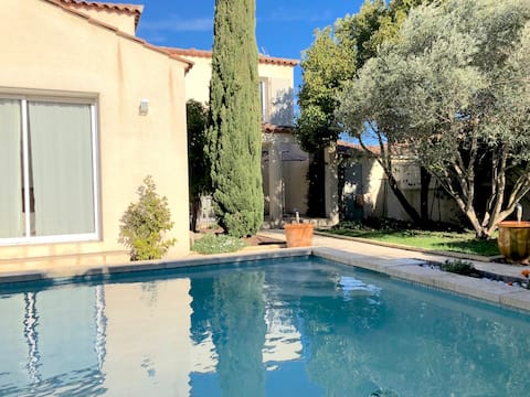 Beautiful air-conditioned 4-bedroom villa in a great location