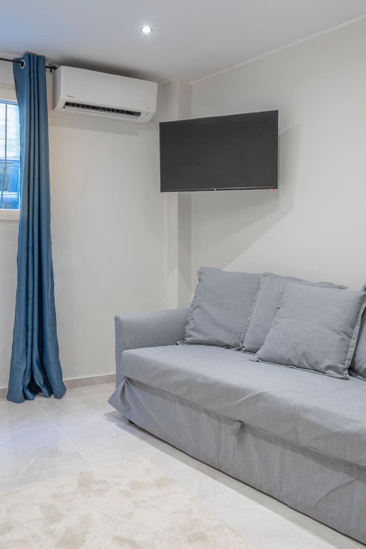 Modern Apt At Thisio Next To The Metro Station - Atenas