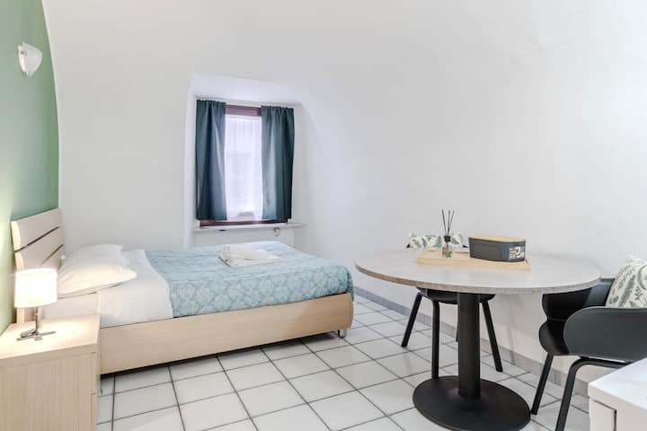 Guesthost - Stylish Studio In Vibrant Quadrilatero - Turin