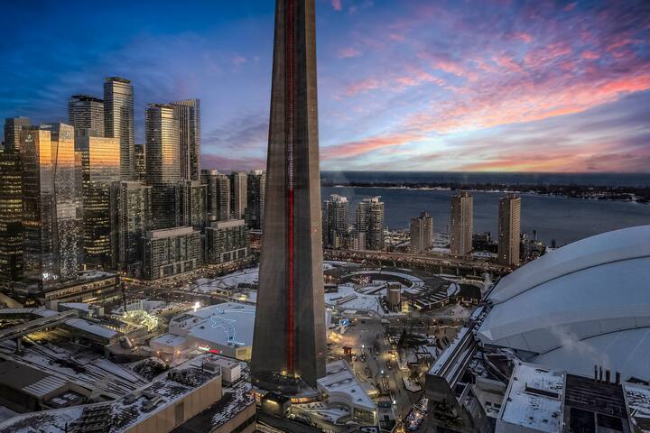 Modern Penthouse CN Tower+Lake Sunset View|Sleeps8 gallery image 3