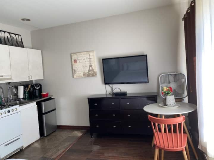 Budget Ocean View Studio. Chic - Santa Monica, CA
