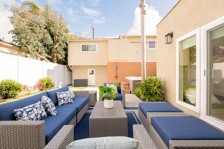 Luxury Family 4BR House & Spa Yard AC Garage BBQ gallery image 2