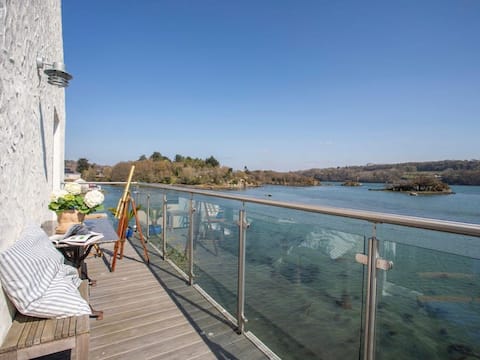 Deluxe holiday home with a view