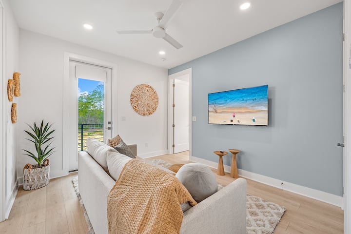 Loft. Second Living area. Roku TV for all of your streaming needs.