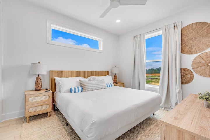 Bedroom #5. Private bathroom with bathtub. 