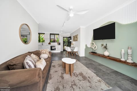 Successful Airbnb property: Lux in the City - Stroll to the Esplanade in Cairns North