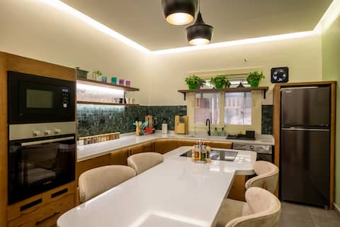 Mid-Century Vibes. Modern Convenience. CasaMayouie