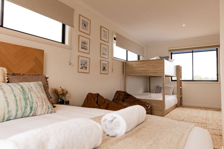 Heated magnesium pool, MTB, family & dog friendly gallery image 4