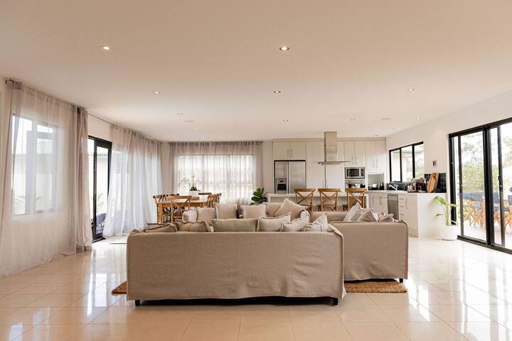 Heated magnesium pool, MTB, family & dog friendly gallery image 5