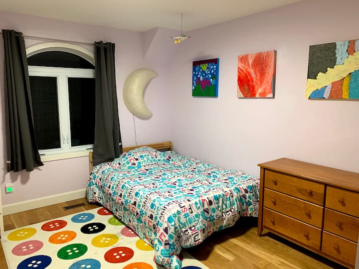 Dormitorio - Cama doble completa con escritorio para niños