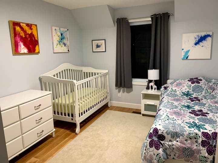 Habitación: cama individual. Ten en cuenta que retiramos la cuna y agregamos el almacenamiento. 