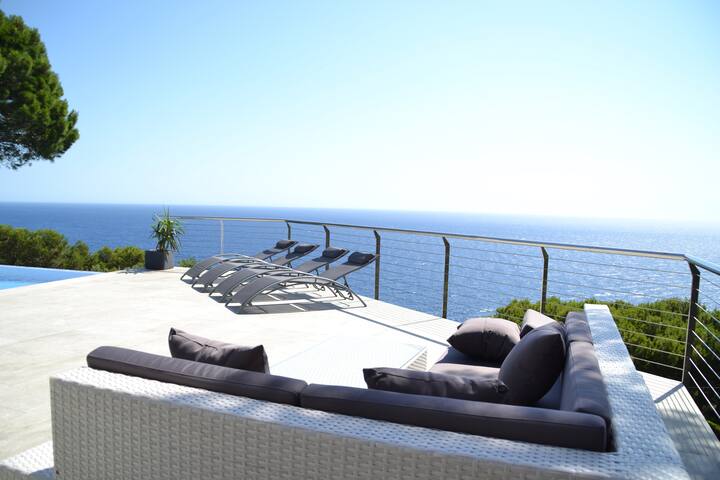 Luxury villa, sea views, heated pool, Begur, golf gallery image 2